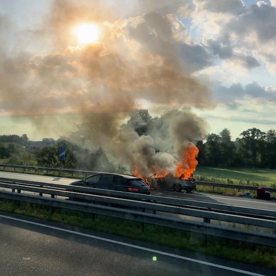 PKW in Vollbrand