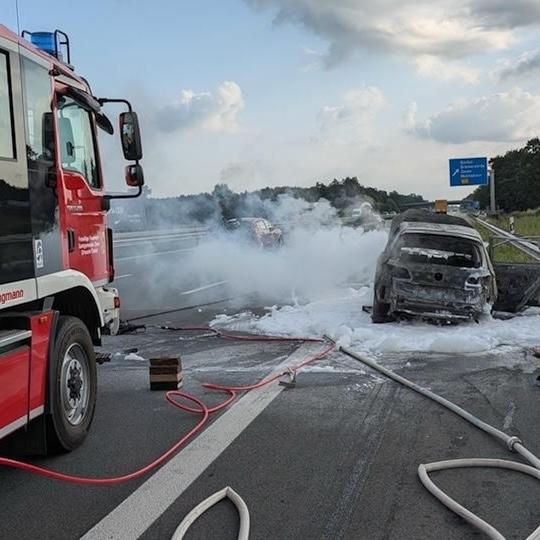 Ausgebrannter PKW nach Löschangriff